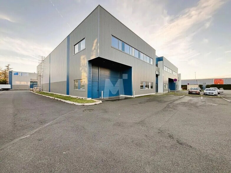 Local d’activités dans Villebon-sur-Yvette à louer - Photo de l’immeuble – Image 1 sur 7