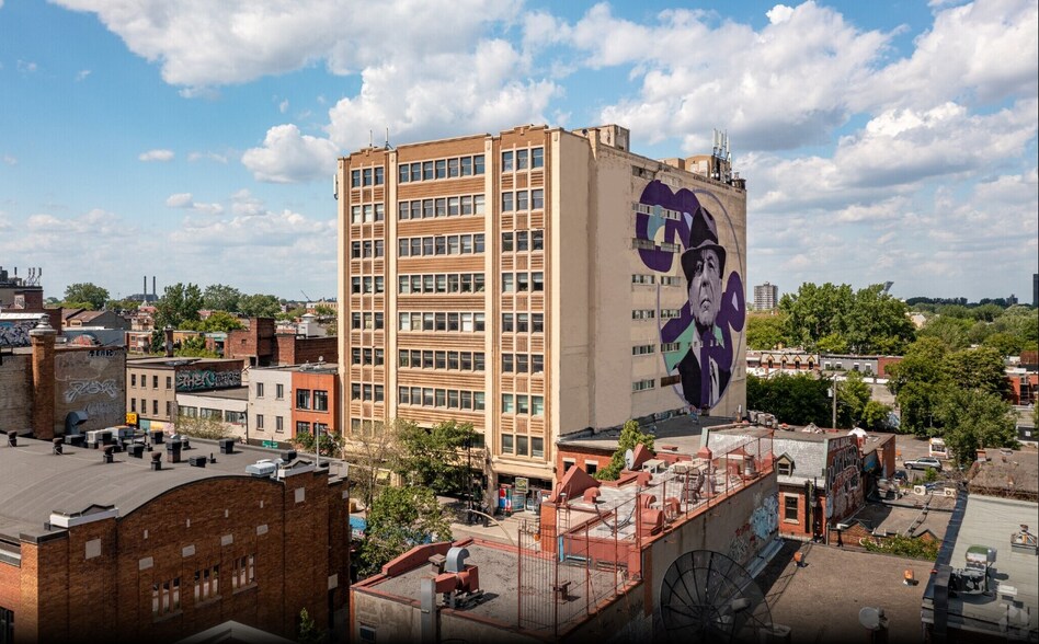 3981 Boul Saint-Laurent, Montréal, QC à louer - Photo de l’immeuble – Image 1 sur 4