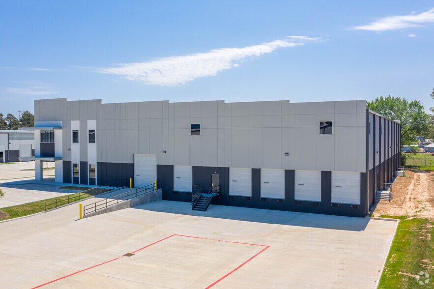 13939 Service Center Dr, Tomball, TX à louer - Photo de l’immeuble – Image 2 sur 4