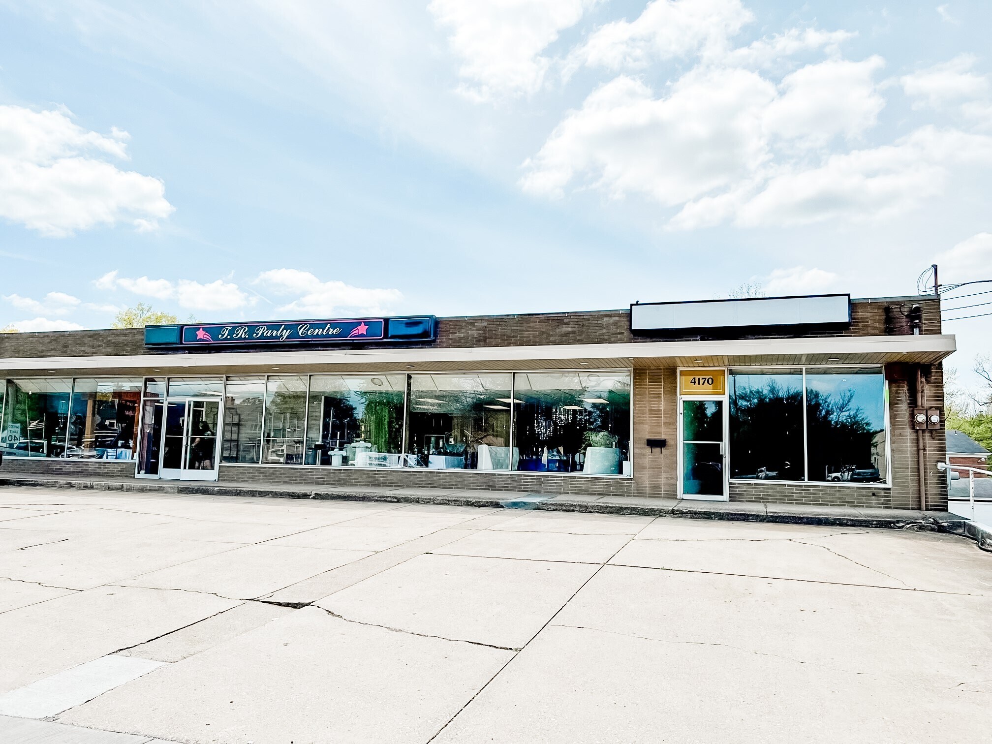 4172 Market St, Youngstown, OH à louer Photo principale– Image 1 sur 3