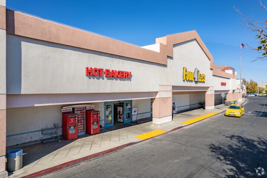 44405-44599 Valley Central Way, Lancaster, CA à louer - Photo de l’immeuble – Image 3 sur 5
