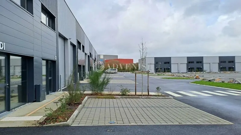 Local d’activités dans GRANDCHAMP-DES-FONTAINES à louer - Photo de l’immeuble – Image 3 sur 4
