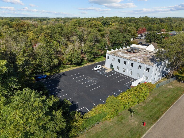 308 W Main St, Smithtown, NY à louer - Photo de l’immeuble – Image 2 sur 8