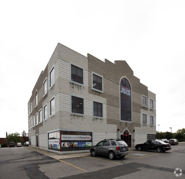 99 Sinclair Ave, Halton Hills, ON à louer - Photo de l’immeuble – Image 2 sur 2