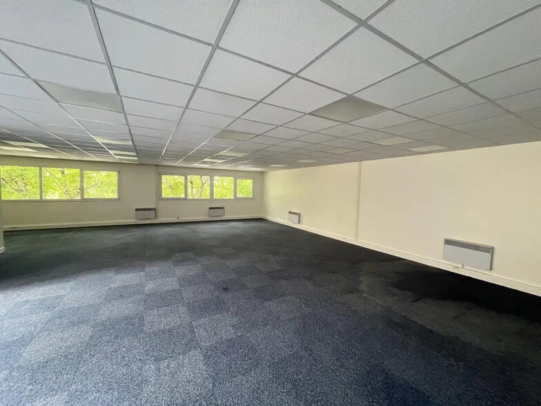 Bureau dans Trappes à louer - Photo de l’immeuble – Image 3 sur 6