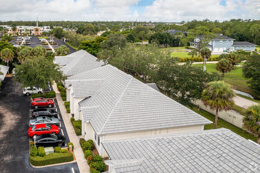 3447 Pine Ridge Rd, Naples, FL à vendre - Photo de l’immeuble – Image 3 sur 32