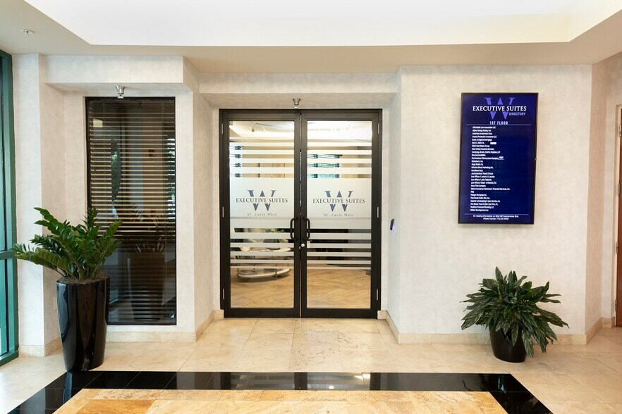 1860 SW Fountainview Blvd, Port Saint Lucie, FL à louer - Photo de l’immeuble – Image 3 sur 25