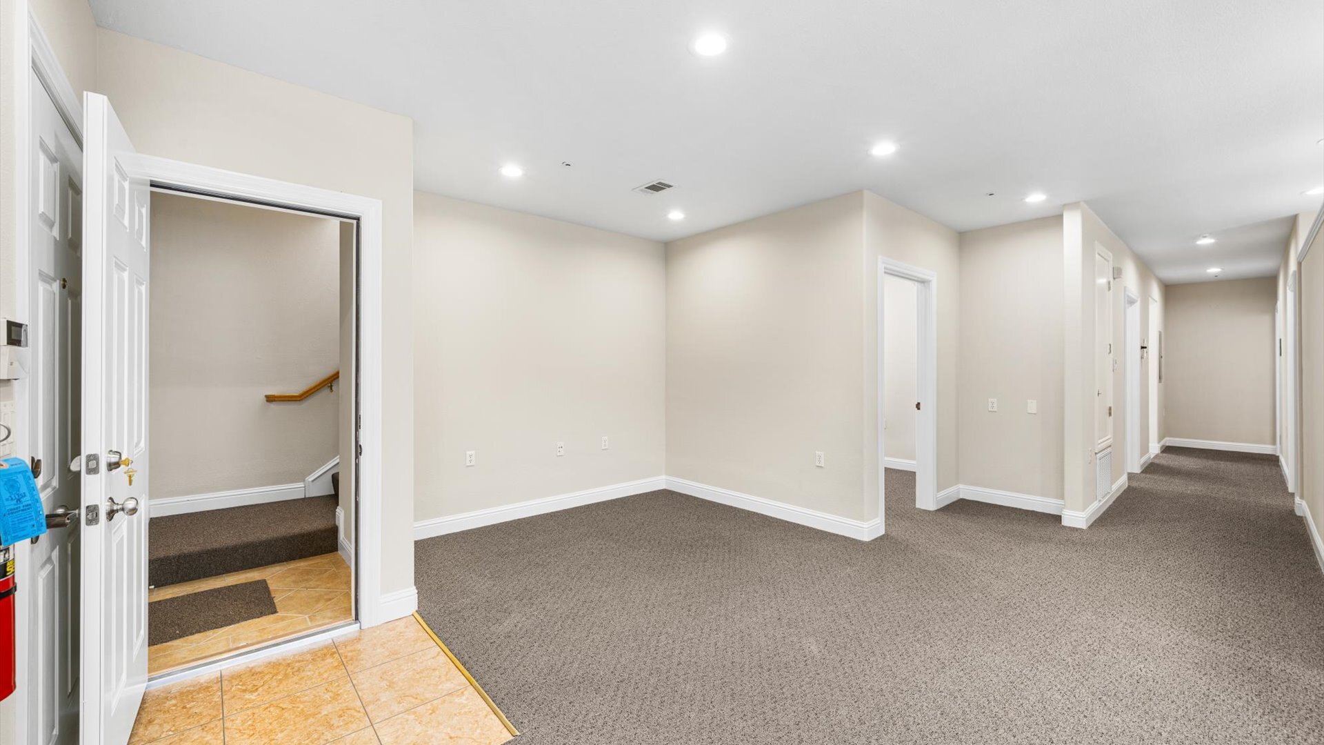 240 Spring St, Pleasanton, CA à louer Photo intérieure– Image 1 sur 7