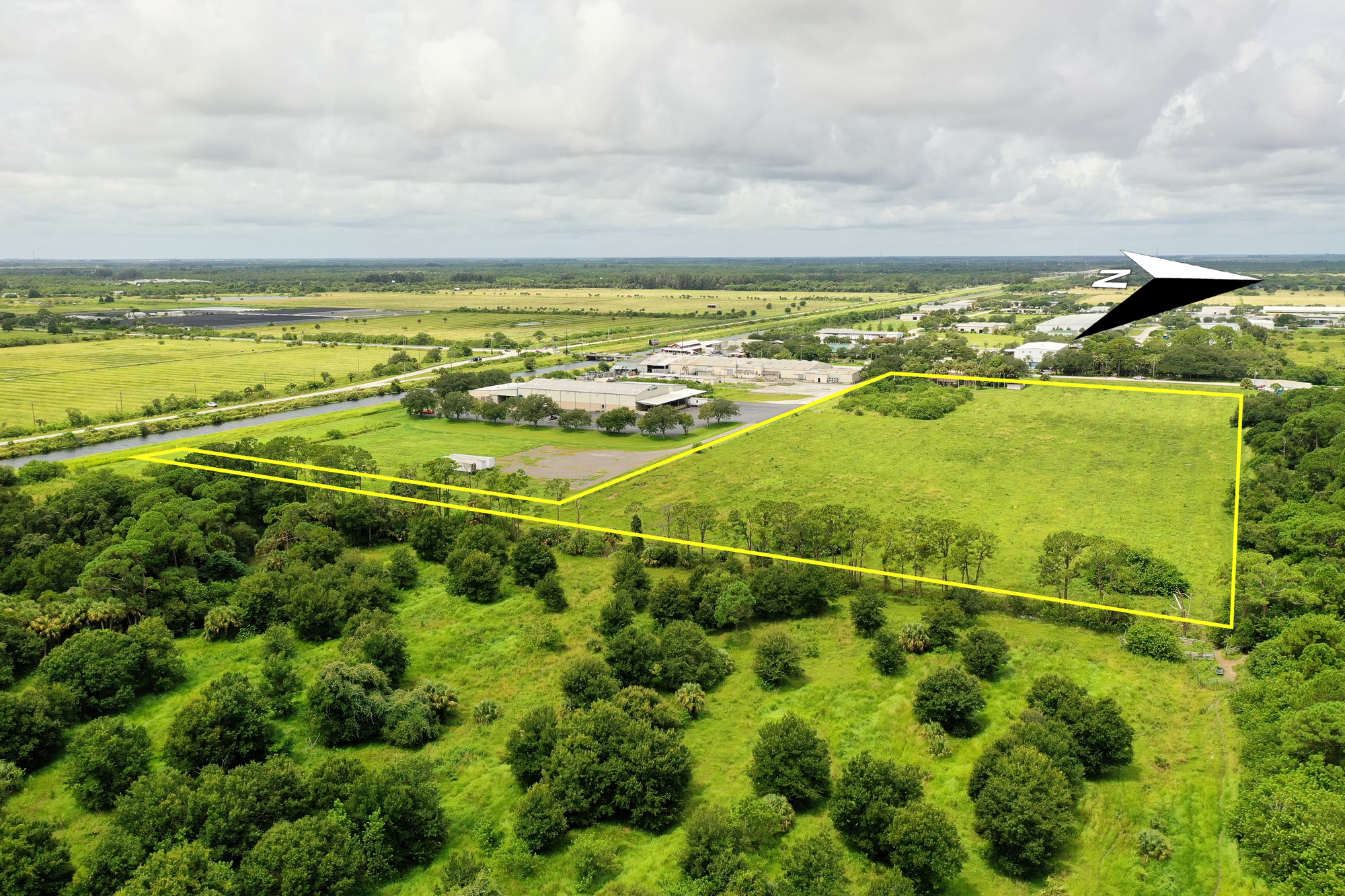 2106 N Kings Hwy, Fort Pierce, FL à vendre Photo de l’immeuble– Image 1 sur 22
