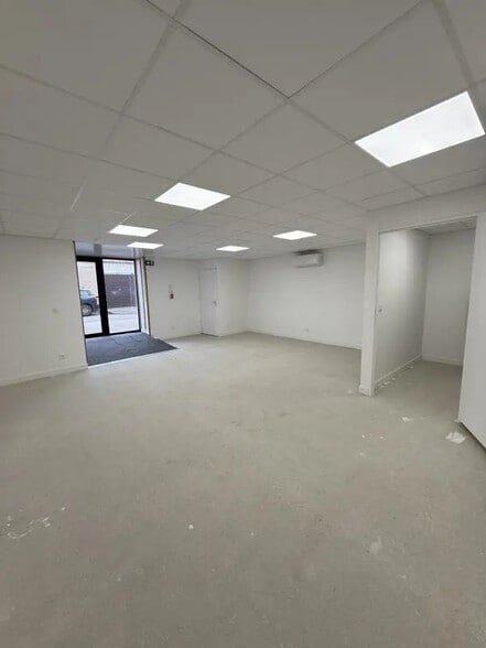 Local commercial dans Craponne à louer - Photo de l’immeuble – Image 3 sur 6