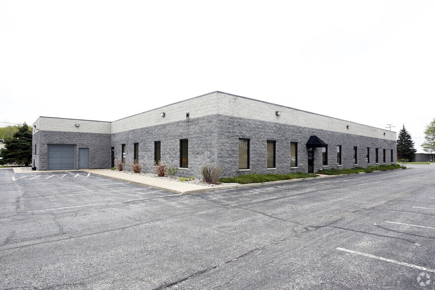 245 W Johnson Rd, La Porte, IN à louer - Photo de l’immeuble – Image 1 sur 27