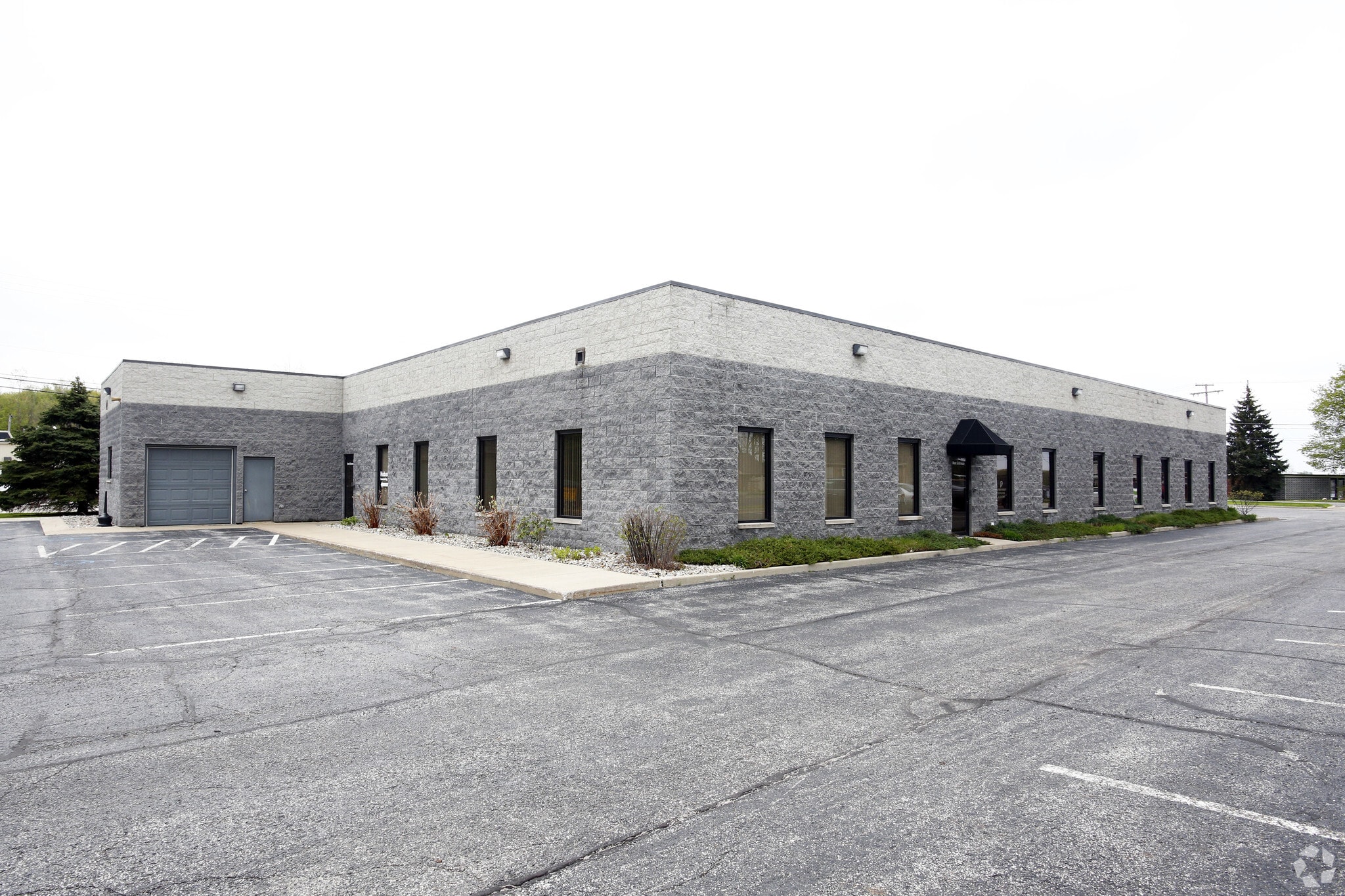 245 W Johnson Rd, La Porte, IN à louer Photo de l’immeuble– Image 1 sur 28