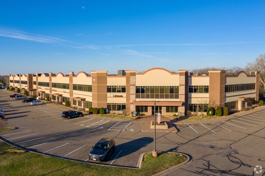 670 Commerce Dr, Woodbury, MN à louer - Photo principale – Image 2 sur 13