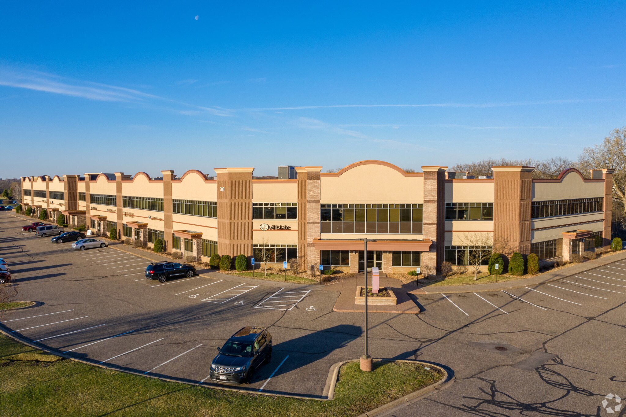 670 Commerce Dr, Woodbury, MN à louer Photo principale– Image 1 sur 14