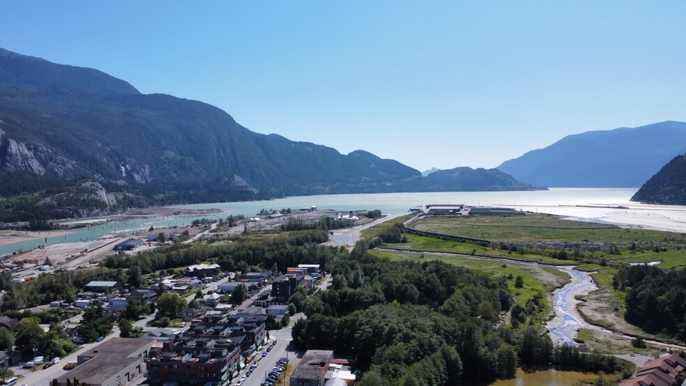 37956 Fourth Av, Squamish, BC à vendre - Photo de l’immeuble – Image 3 sur 6