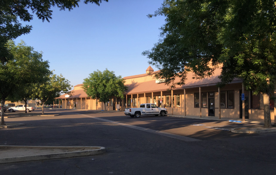 1716 N 11th Ave, Hanford, CA à louer - Photo de l’immeuble – Image 2 sur 4