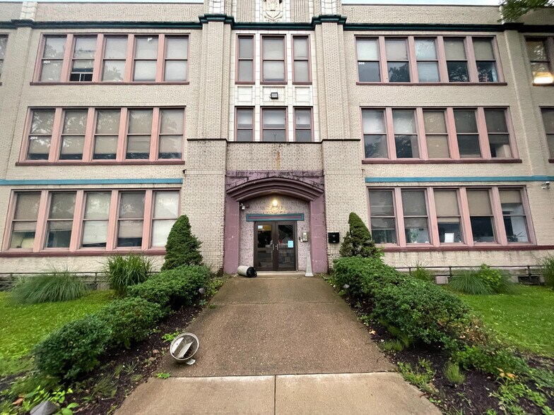 19 May Ave, McKees Rocks, PA à vendre - Photo de l’immeuble – Image 2 sur 35