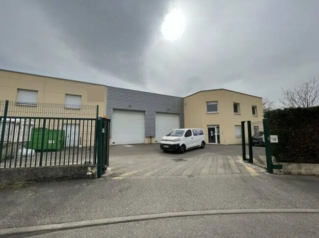 Plus de détails pour 14 Rue André Sentuc, Vénissieux - Local d'activités à louer