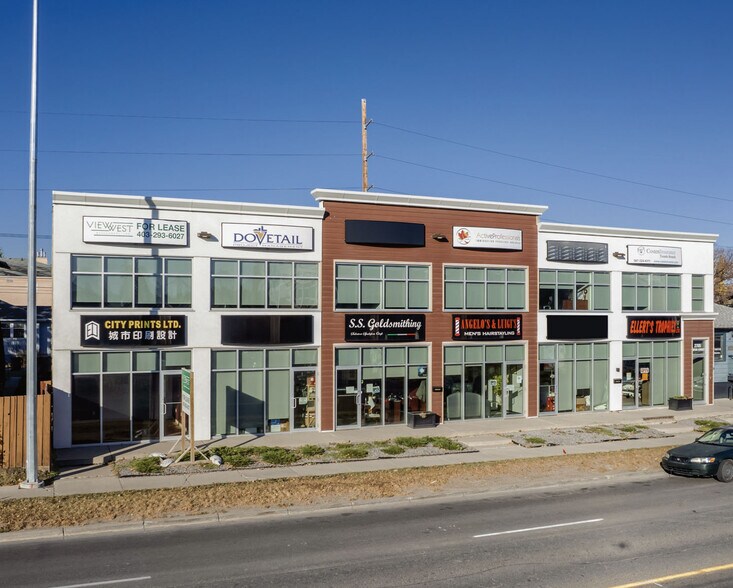 2705 Centre St NW, Calgary, AB à vendre - Photo de l’immeuble – Image 1 sur 1