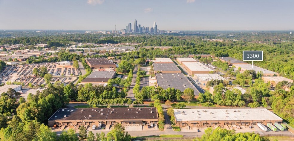 3300 Woodpark Blvd, Charlotte, NC à louer - Photo de l’immeuble – Image 1 sur 6