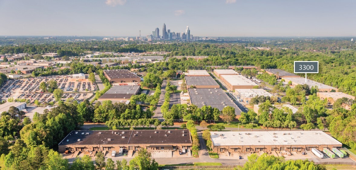 3300 Woodpark Blvd, Charlotte, NC à louer Photo de l’immeuble– Image 1 sur 7