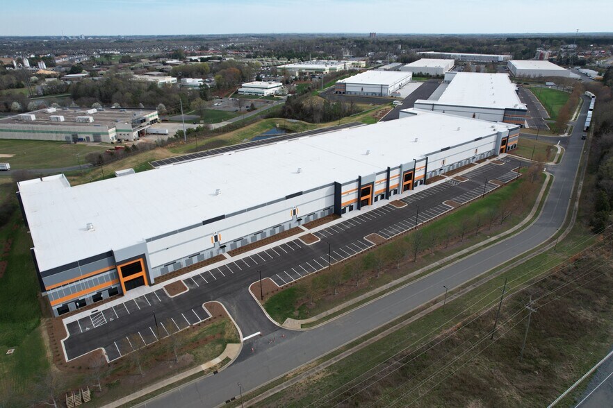 3480 Stateview Blvd, Fort Mill, SC à louer - Photo de l’immeuble – Image 2 sur 13