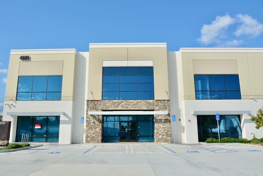 4181 Temple City Blvd, El Monte, CA à louer - Photo de l’immeuble – Image 2 sur 7