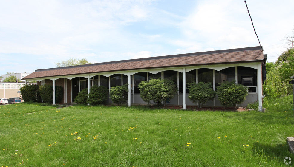 15 Gurney Cres, Toronto, ON à louer - Photo principale – Image 1 sur 2