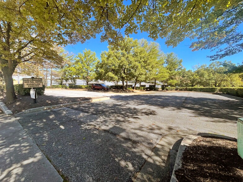 2299 Greenspring Drive, Timonium, MD à louer - Photo de l’immeuble – Image 2 sur 2