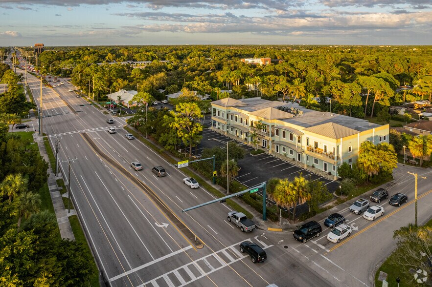 1300 Goodlette Rd N, Naples, FL à louer - Aérien – Image 2 sur 9