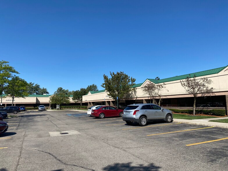 44968 Ford Rd, Canton, MI à louer - Photo de l’immeuble – Image 2 sur 6