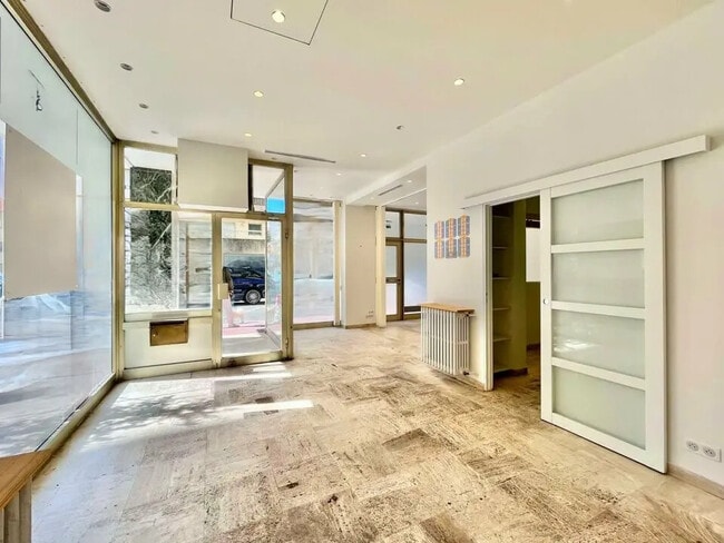 Plus de détails pour Local commercial à louer