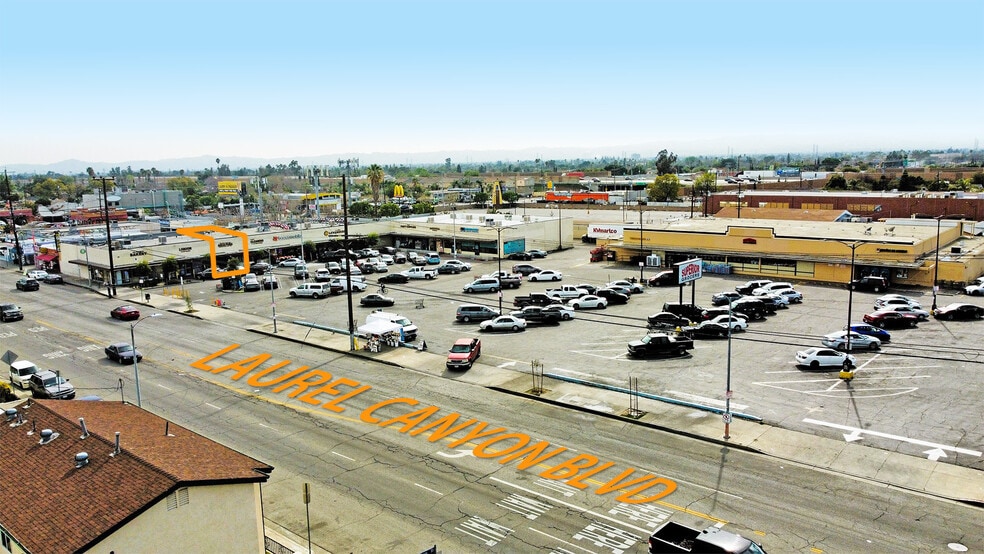 10421-10445 Laurel Canyon Blvd, Pacoima, CA à louer - Photo de l’immeuble – Image 1 sur 7