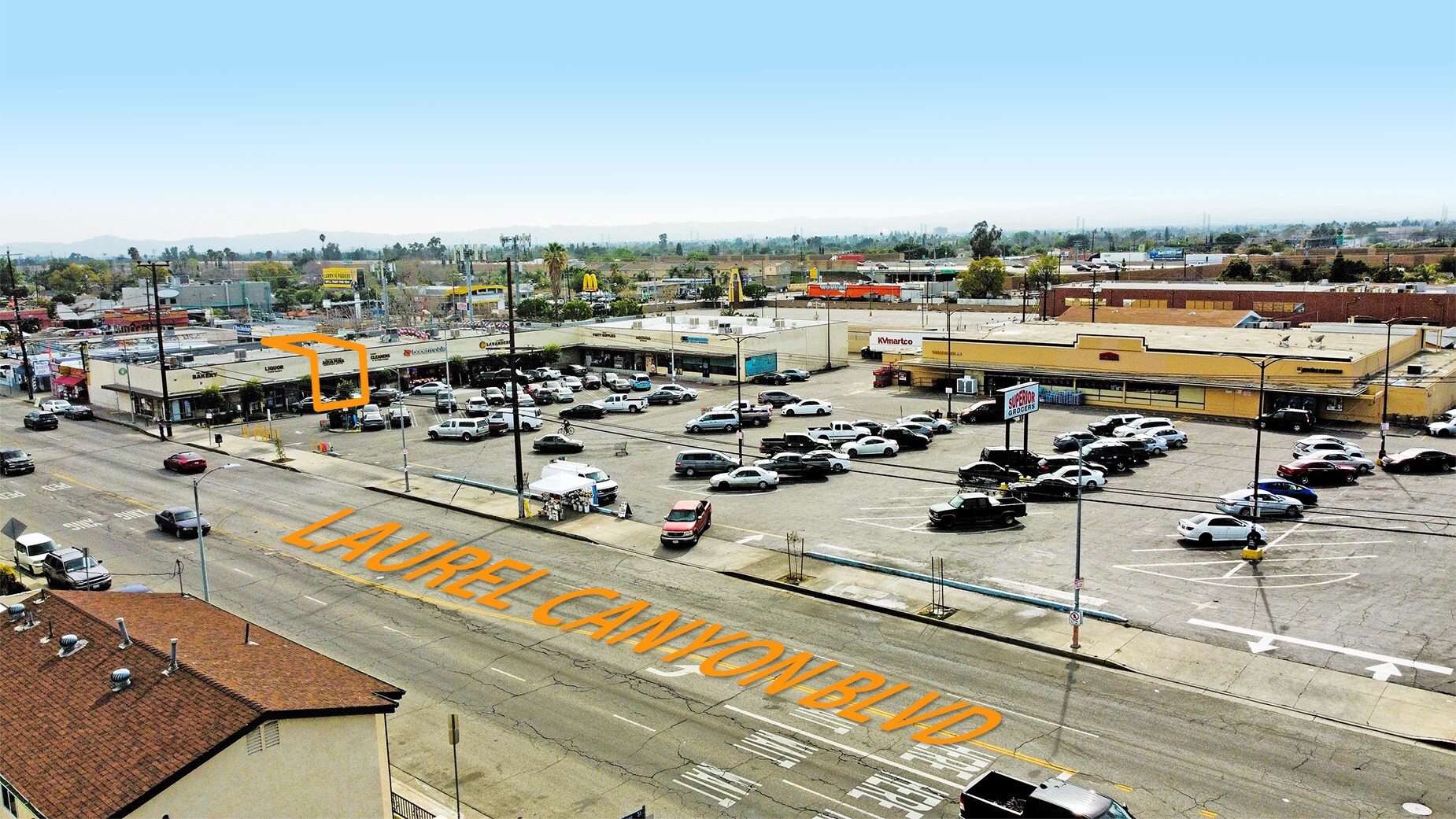 10421-10445 Laurel Canyon Blvd, Pacoima, CA à louer Photo de l’immeuble– Image 1 sur 8