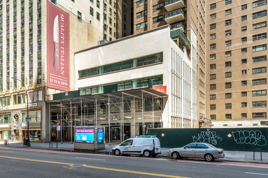 49 W 57th St, New York, NY à louer - Photo de la construction – Image 2 sur 4