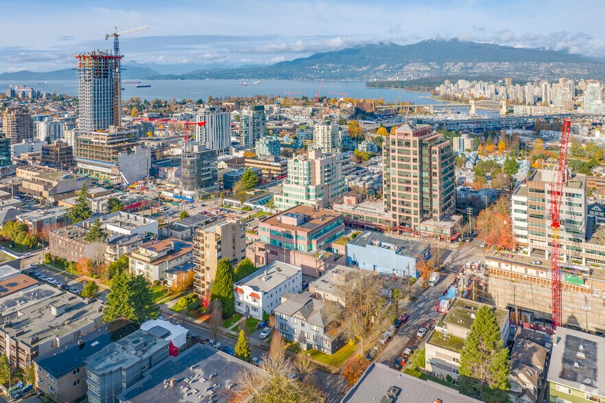 1338 W Broadway, Vancouver, BC à louer - Aérien – Image 2 sur 4
