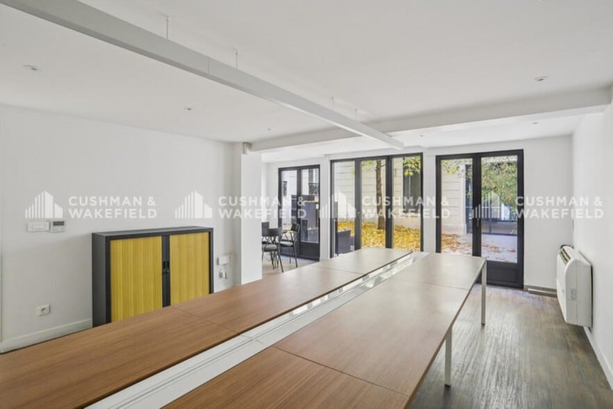 35-37 Rue De Miromesnil, Paris à louer - Photo de l’immeuble – Image 3 sur 12