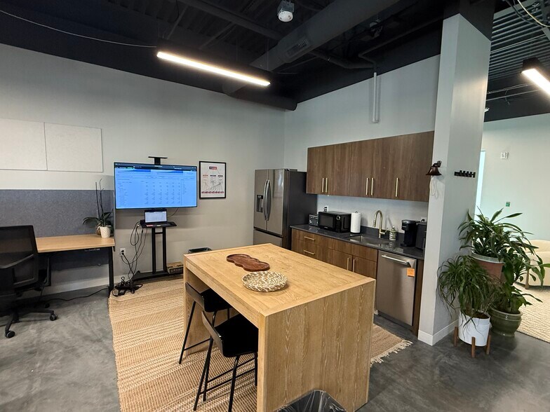 168 E Midvillage Rd, Sandy, UT à louer - Photo intérieure – Image 3 sur 68