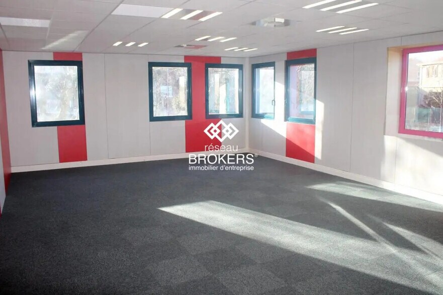 Bureau dans Saint-Genis-Laval à louer - Photo intérieure – Image 3 sur 13