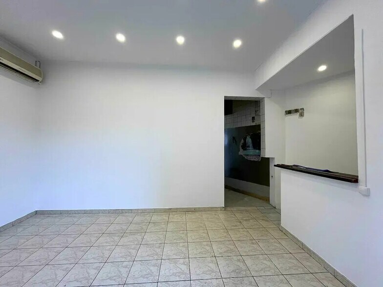 Local commercial dans Roquebrune-Cap-Martin à vendre - Photo de l’immeuble – Image 1 sur 4