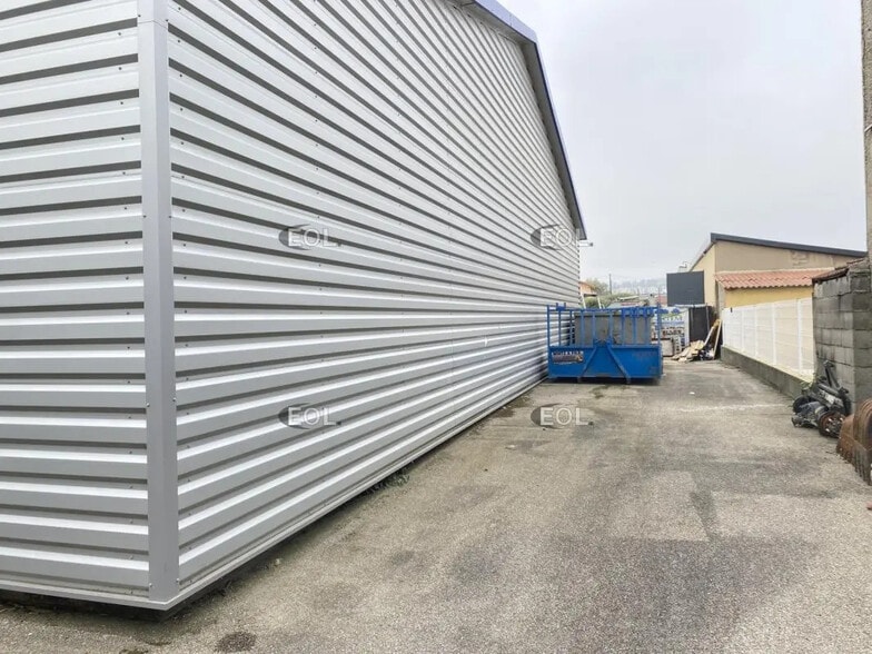 Local d’activités dans Irigny à louer - Photo de l’immeuble – Image 1 sur 12