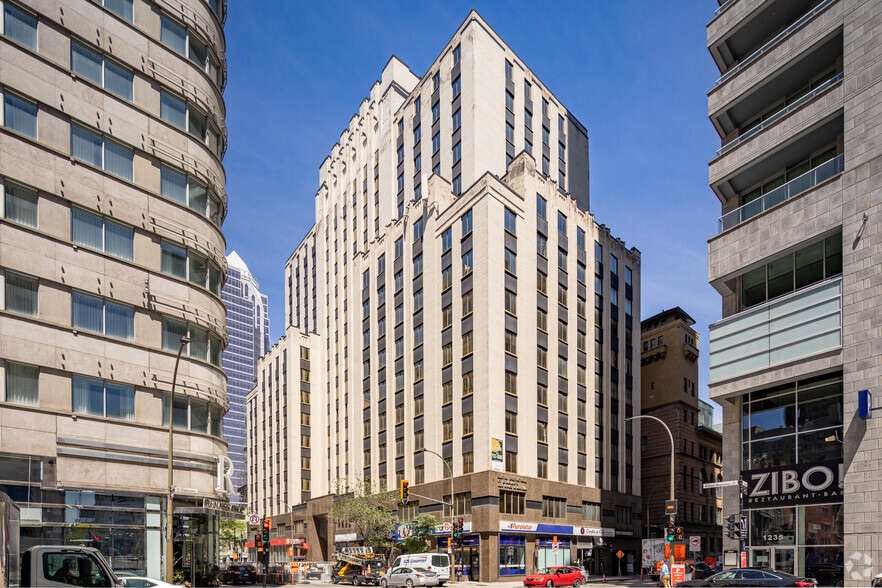 1255 Boul Robert-Bourassa, Montréal, QC à louer - Photo principale – Image 1 sur 12