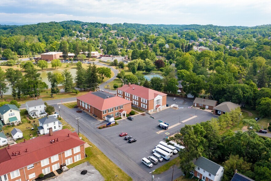 501 Thornrose Ave, Staunton, VA à vendre - Photo de l’immeuble – Image 3 sur 65