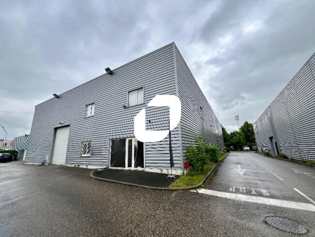 Plus de détails pour Local d’activités à vendre