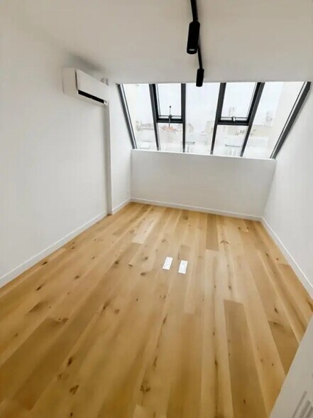 Bureau dans Paris à louer - Photo de l’immeuble – Image 2 sur 8