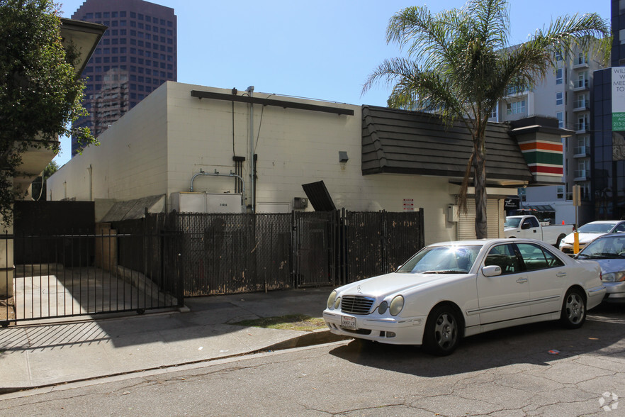 11658 Wilshire Blvd, Los Angeles, CA à louer - Photo de l’immeuble – Image 3 sur 4