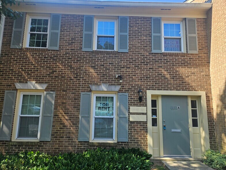 6055 Arlington Blvd, Falls Church, VA à louer - Photo de l’immeuble – Image 2 sur 12