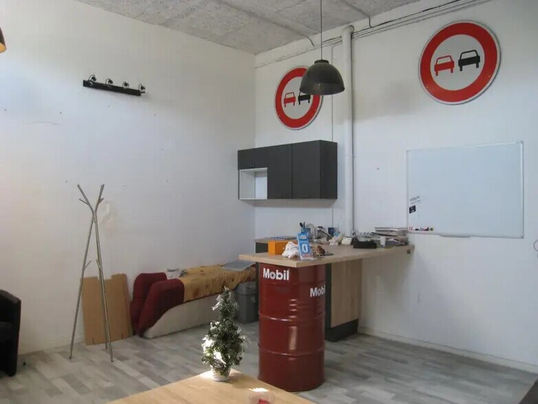 Industriel/Logistique dans Aubagne à louer - Photo de l’immeuble – Image 3 sur 5