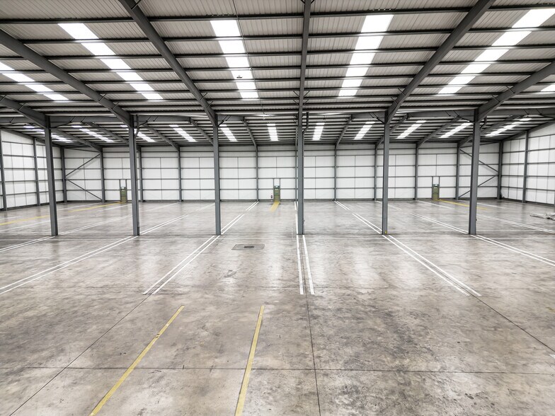 Bridge Rd, Wrexham à louer - Photo de l’immeuble – Image 2 sur 17