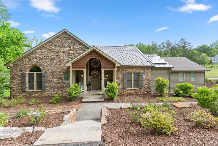 253 Happy Trails Way, Jasper, GA à vendre - Photo de l’immeuble – Image 2 sur 88